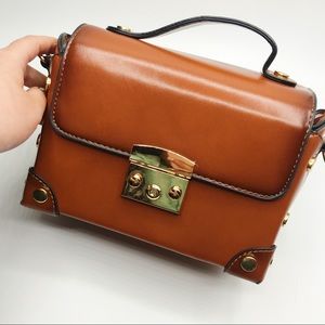 Brown case bag